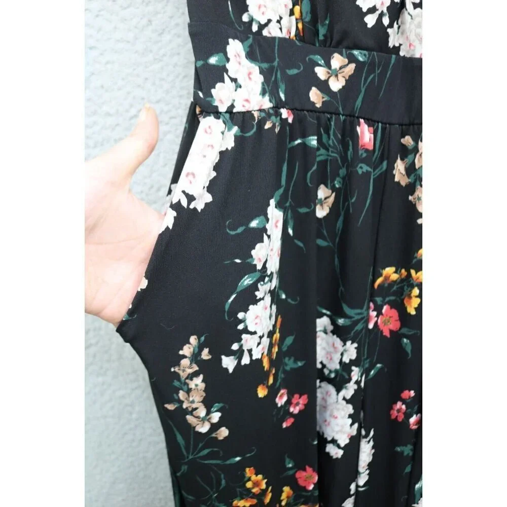 Kaileigh V-Neck Strappy Jumpsuit-Medium-Whimsigoth-Pockets-Wide Leg-Cropped